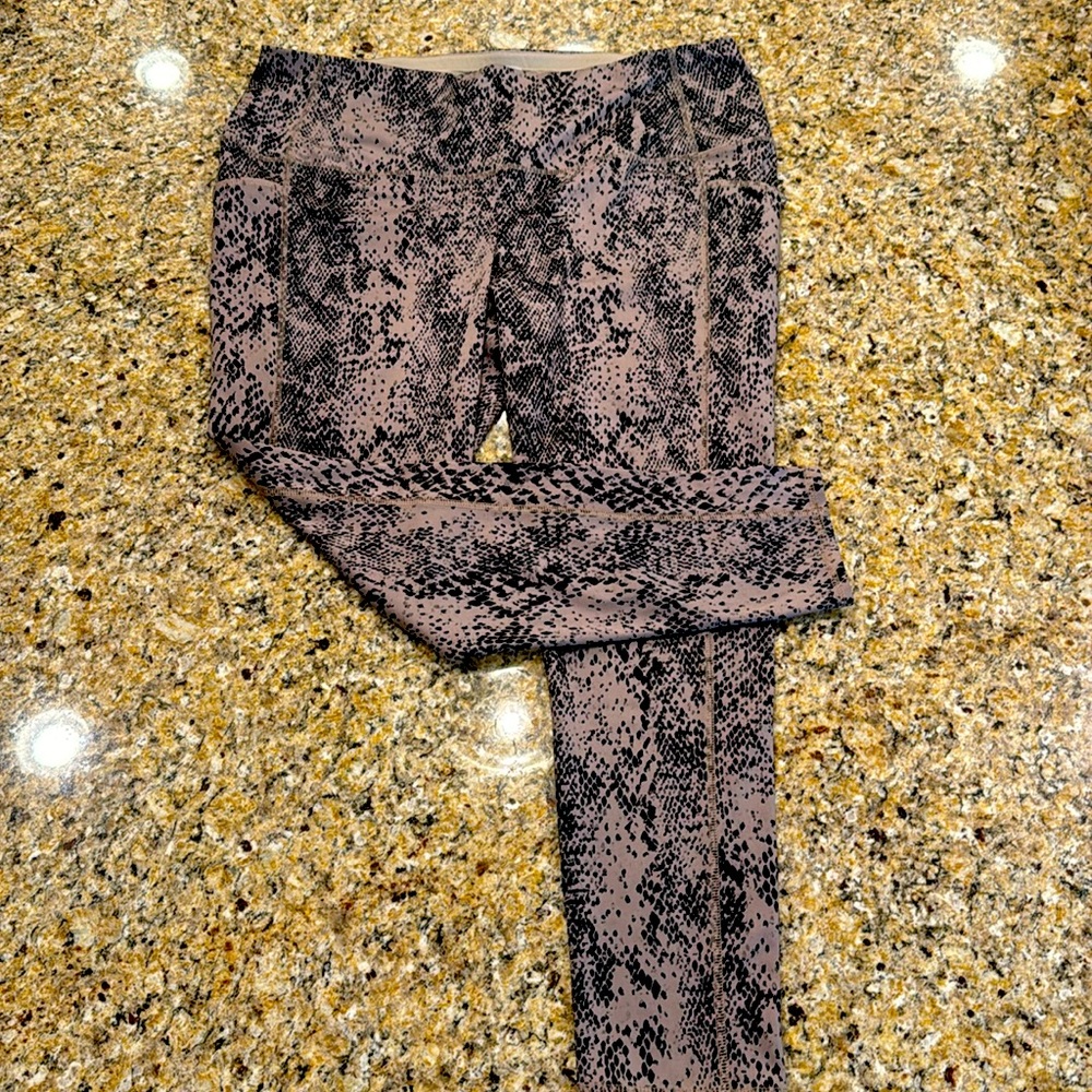 Chicos zynergy leggings, size 3 like new
